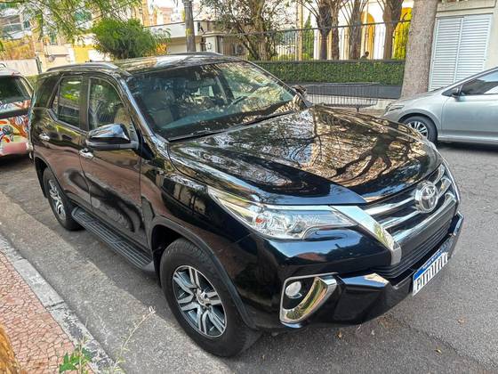 TOYOTA HILUX SW4 2.7 SRV 7 LUGARES 4X2 16V FLEX 4P AUTOMÁTICO TOYOTA HILUX SW4 2.7 SRV 7 LUGARES 4X2 16V FLEX 4P AUTOMÁTICO